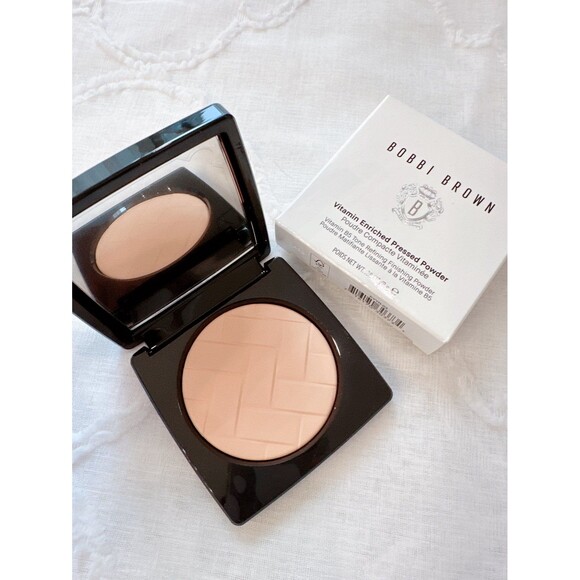 NWB Bobbi Brown Vitamin Enriched Pressed Powder Neutral 8g - Picture 2 of 5